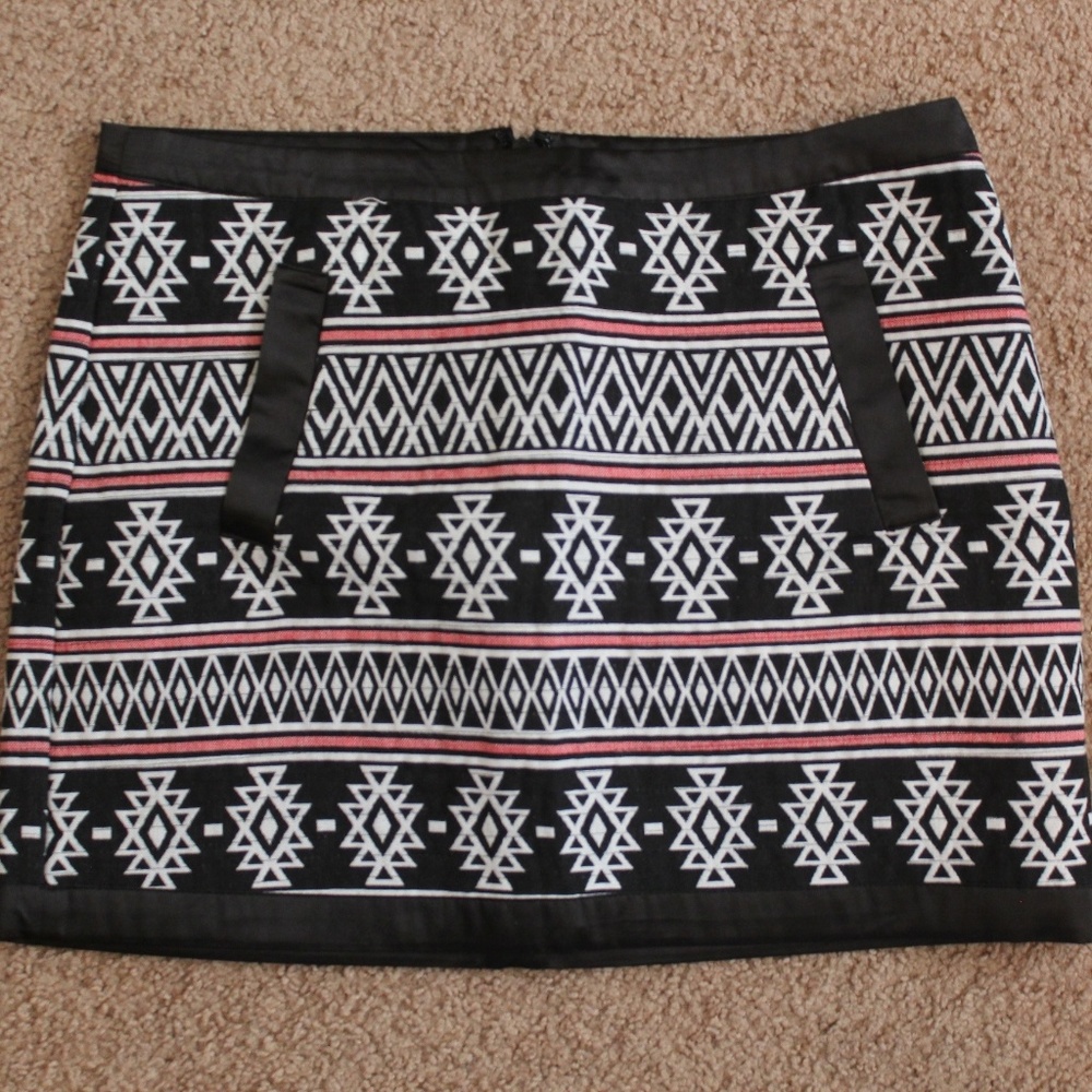 Skirt w/ Pockets